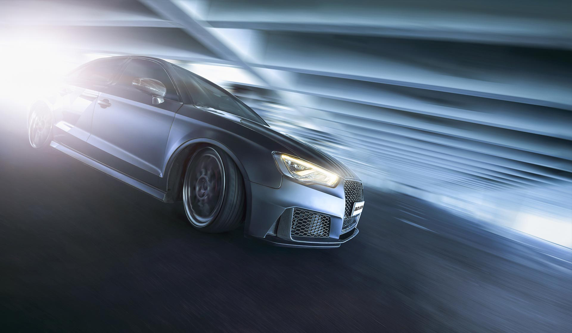 schnelles Auto mit brennenden Reifen